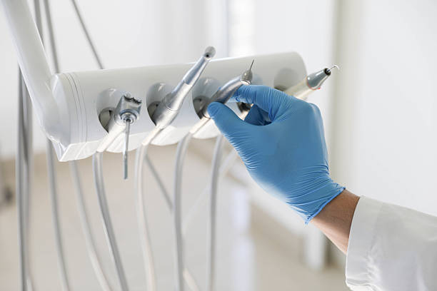 Professional Tooth Extraction technician working in New Deal, TX